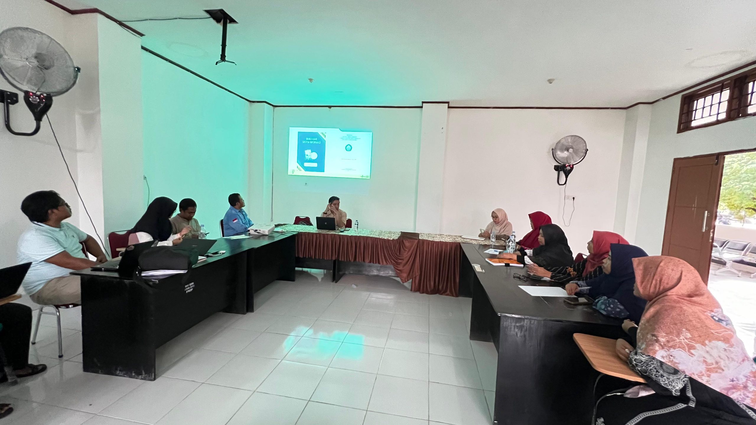 Dr. Lasmedi Afuan, Dosen Informatika Unsoed, Menjadi Narasumber Workshop Penulisan Buku Ajar di USN Kolaka Tanggetada